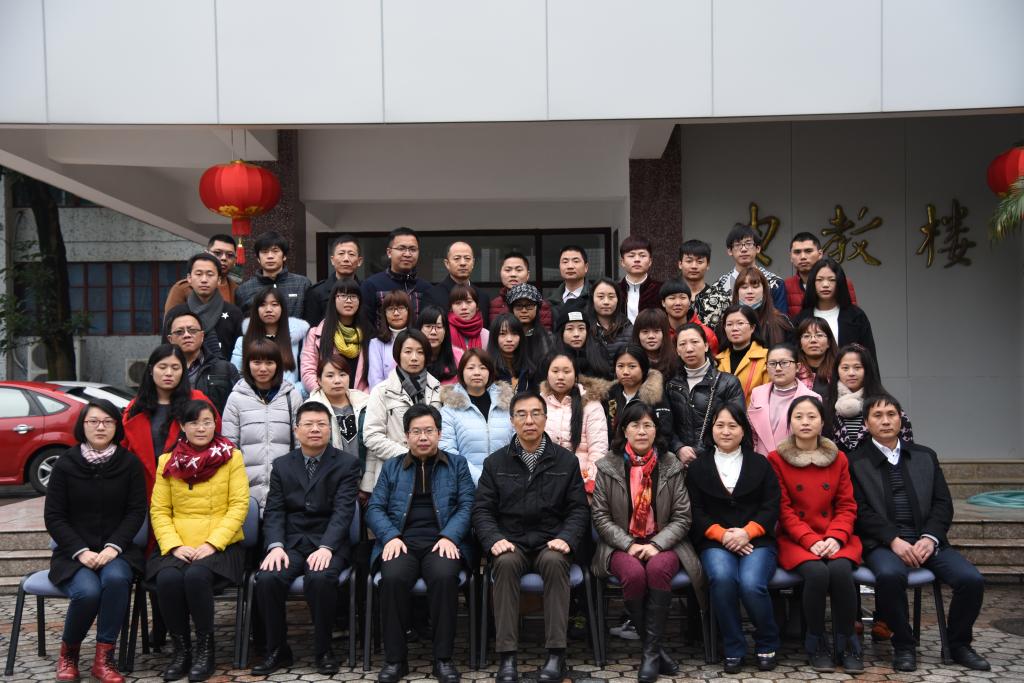 工商管理、市场营销、学前教育专业新生合影